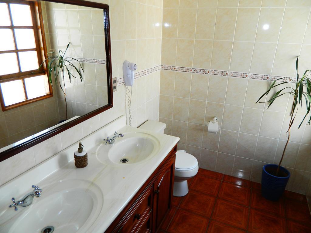 Hostal Torre De Babel Castro Room photo