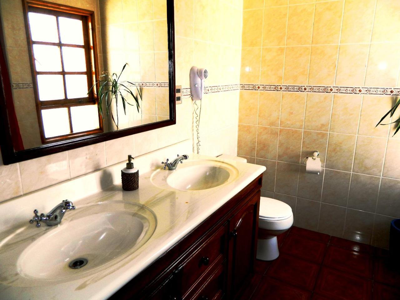 Hostal Torre De Babel Castro Room photo